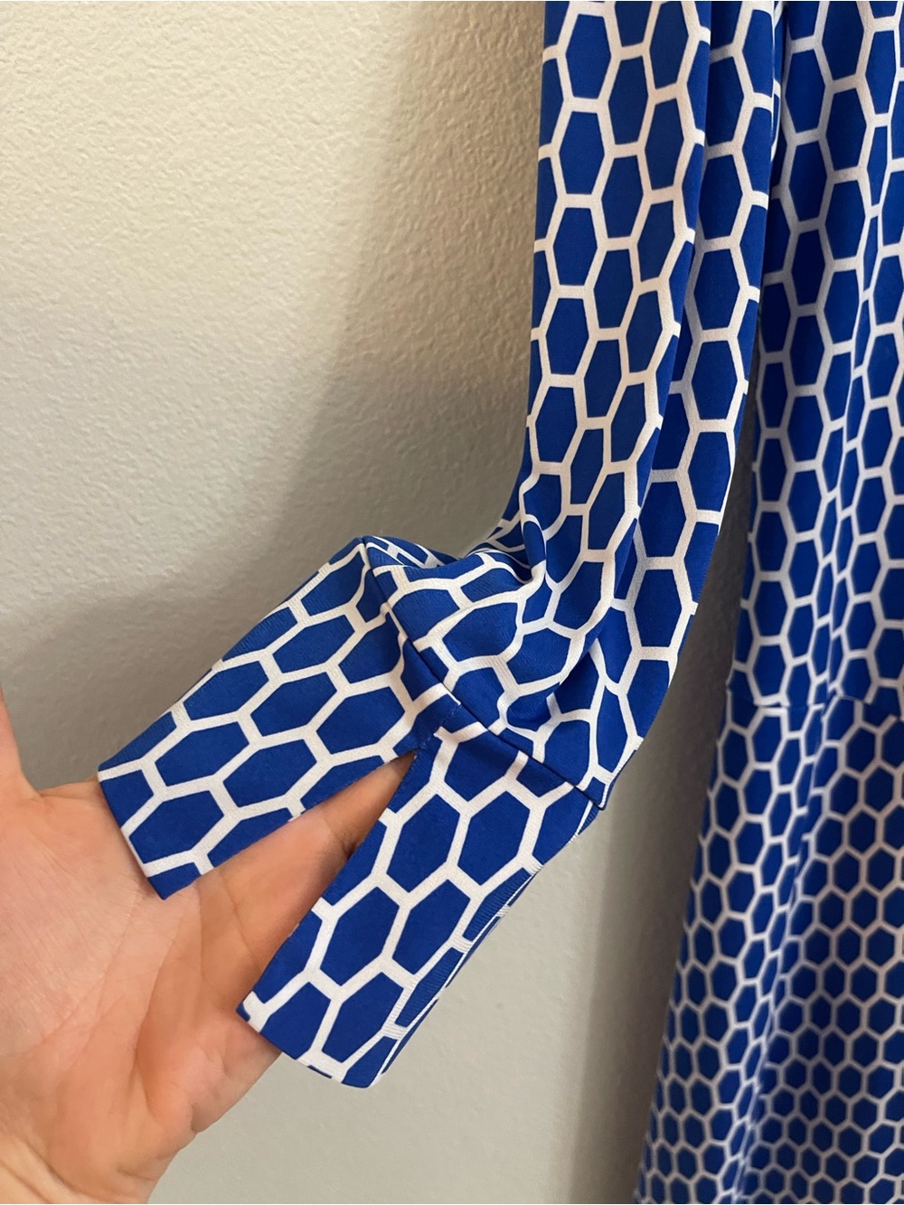 Laundry by Design Honeycomb Blue & White 3/4 Sleeve Wrap Midi Dress Size 10 - Picture 4 of 9
